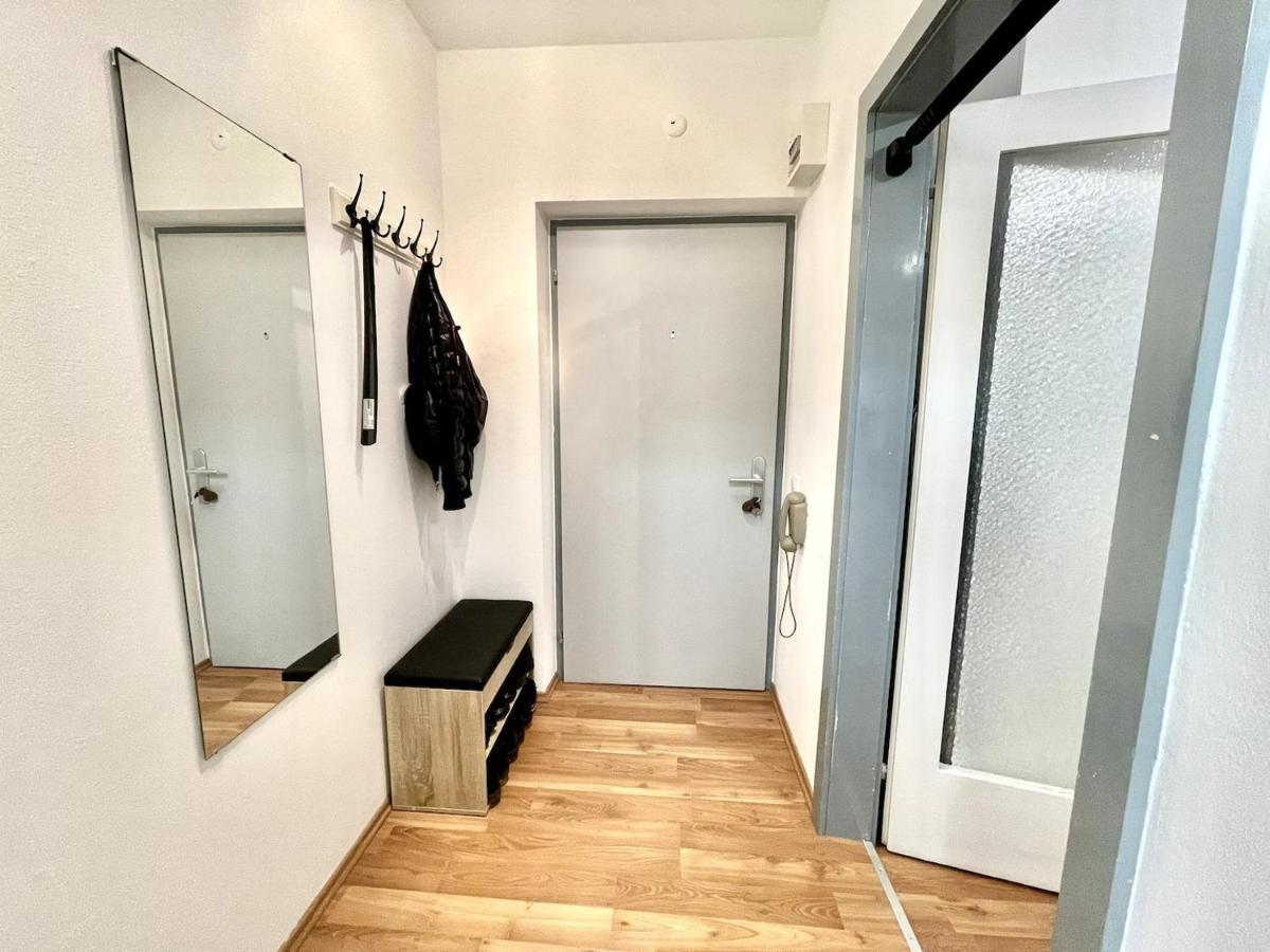 Free Parking - Quiet Apartment With Wi-Fi And Kitchen Innsbruck Bagian luar foto
